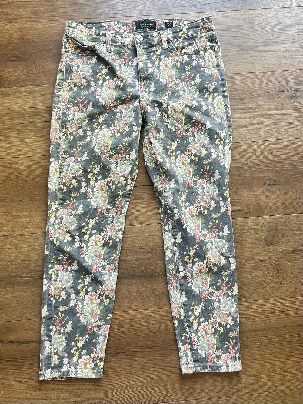 Lucky Brand Skinny Floral Jeans in Gray with Pink & Green